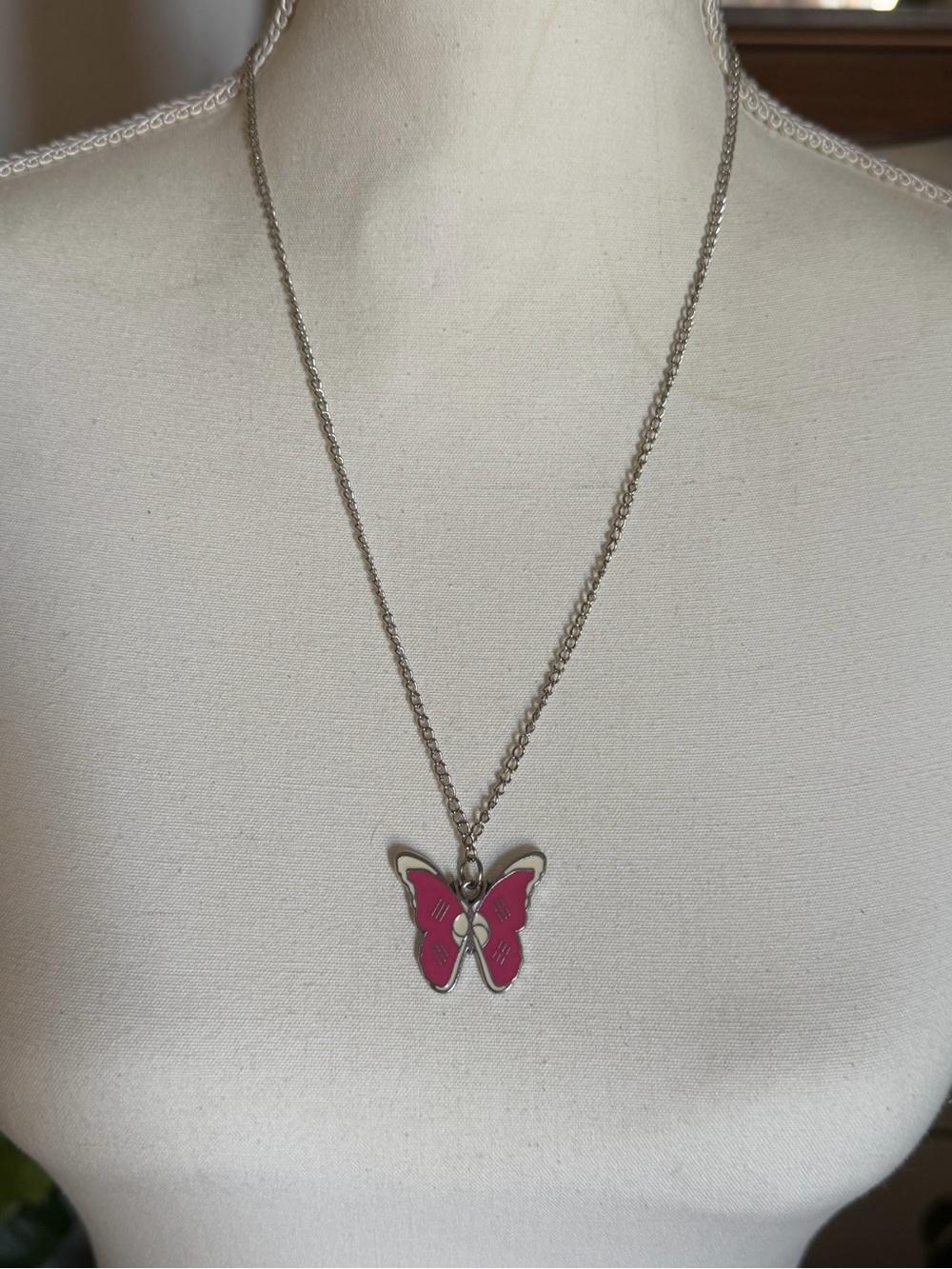 Vintage 90’s Y2K Pink & Silver Butterfly Pendant Necklace